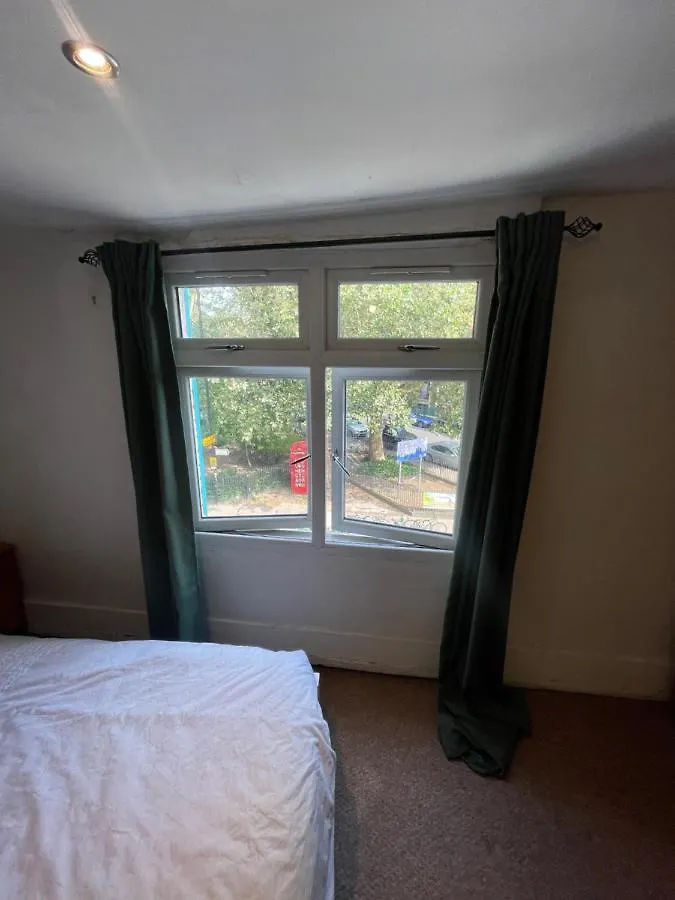 Private Double Room London Bed & Breakfast